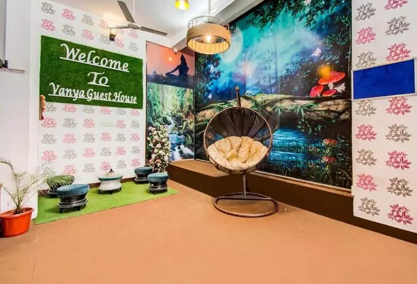 Hotelli Oyo Flagship 81130 Vanya Guest House