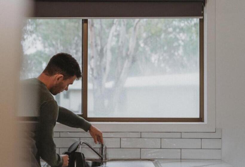 בית מלון כפרי The Paddock At Ulupna