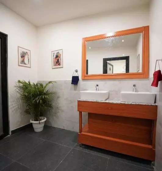 Hotelli The Solace Bir