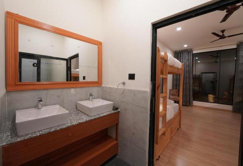 Hotel The Solace Bir