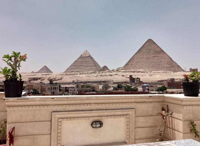 پانسیون Mamado Pyramids View