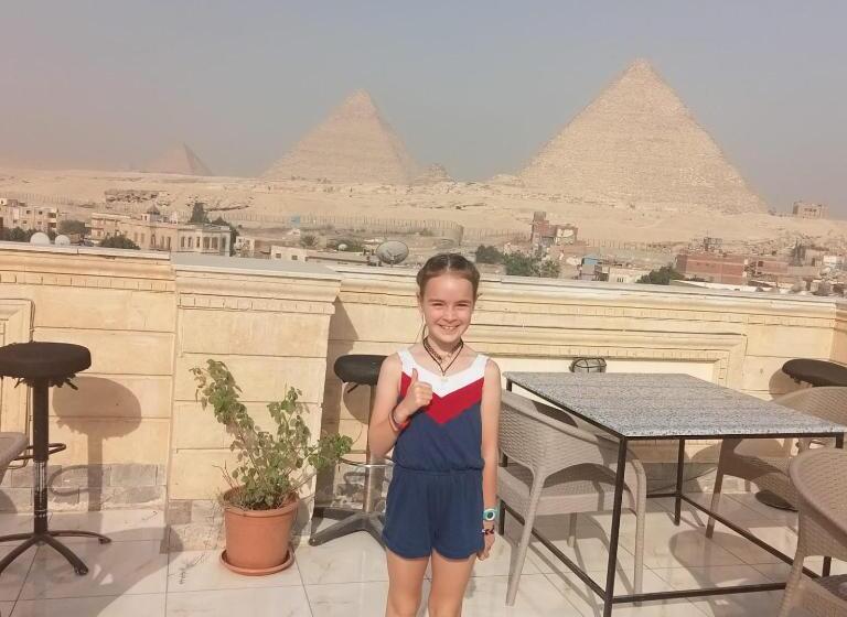 پانسیون Mamado Pyramids View