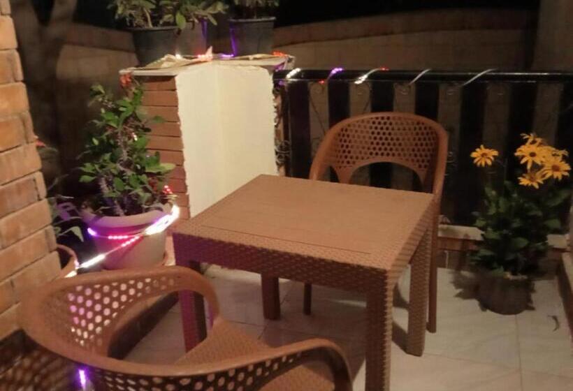 پانسیون Mamado Pyramids View