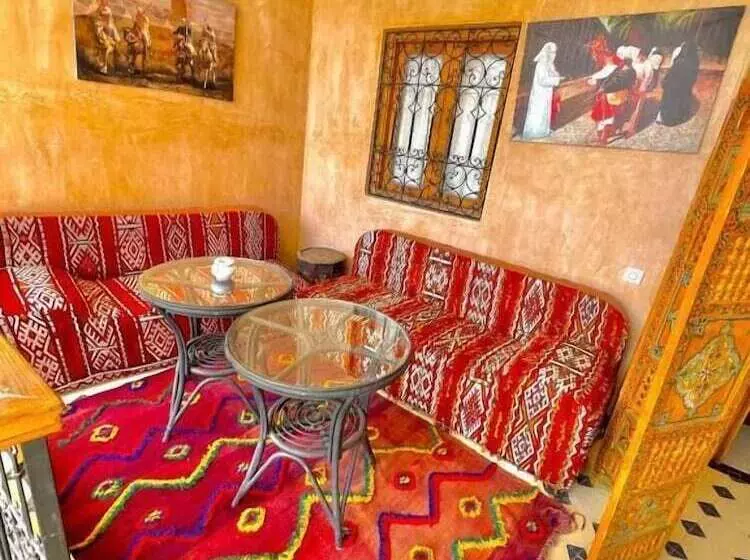 تختخواب و صبحانه Riad Les Miroires