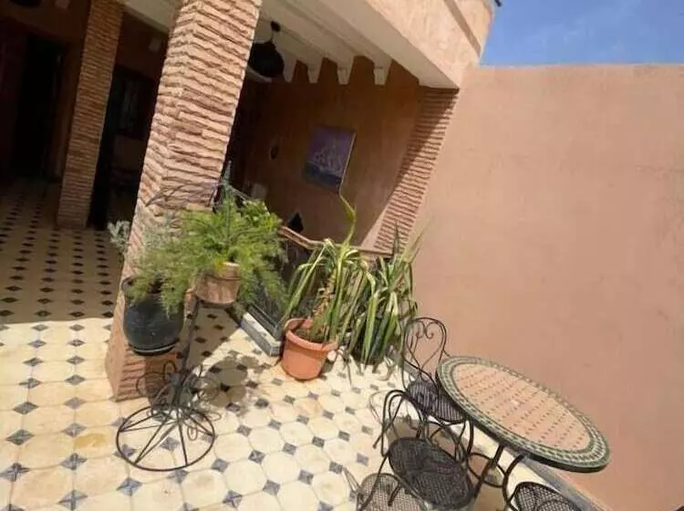 تختخواب و صبحانه Riad Les Miroires