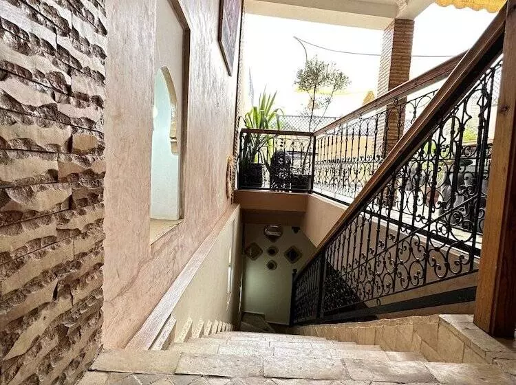 تختخواب و صبحانه Riad Les Miroires