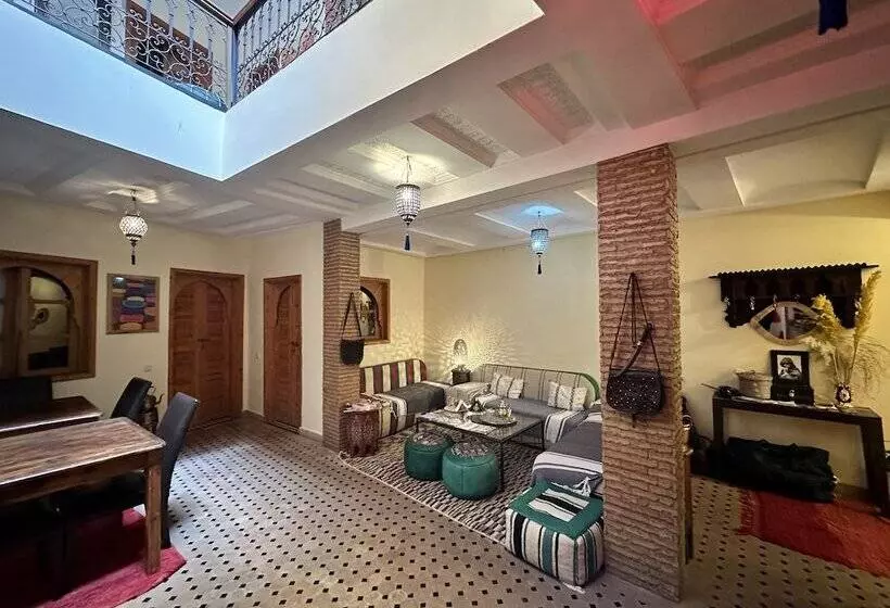 تختخواب و صبحانه Riad Les Miroires