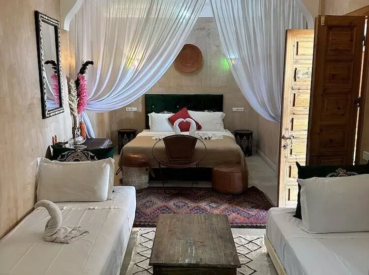 تختخواب و صبحانه Riad Les Miroires