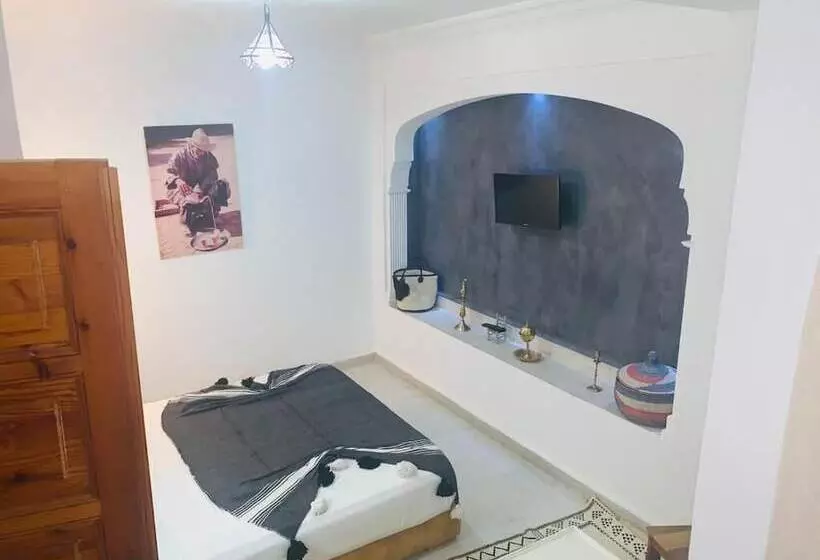 تختخواب و صبحانه Riad Les Miroires