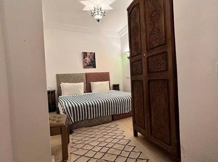 تختخواب و صبحانه Riad Les Miroires