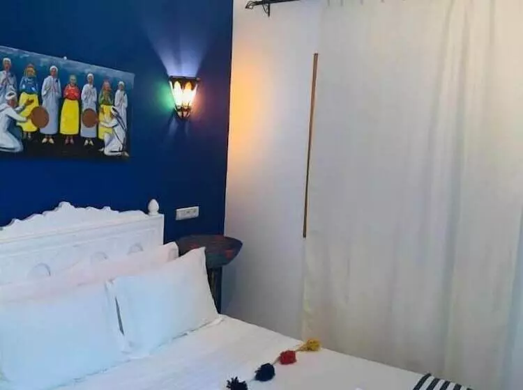 تختخواب و صبحانه Riad Les Miroires