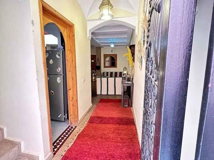 تختخواب و صبحانه Riad Les Miroires