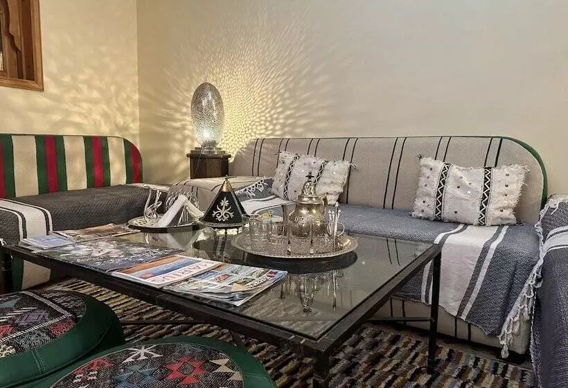 تختخواب و صبحانه Riad Les Miroires