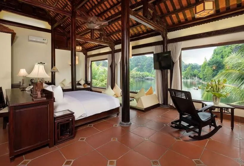 Emeralda Resort Tam Coc