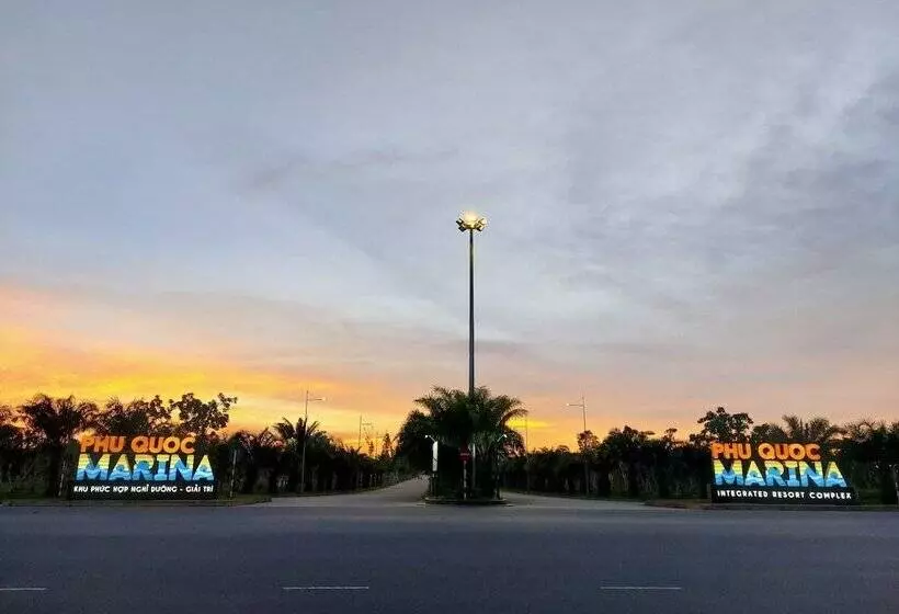 هتل Marina Seaside Boutique