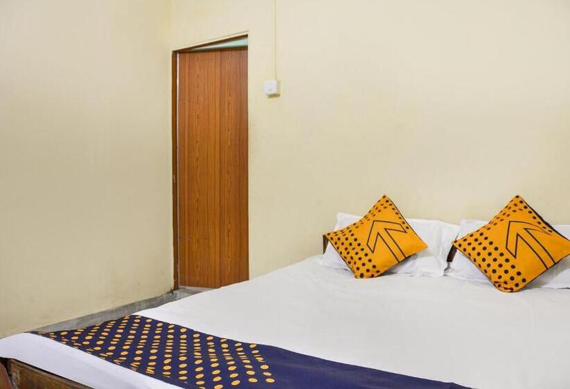 בית מלון כפרי Oyo Flagship The Residence Inn