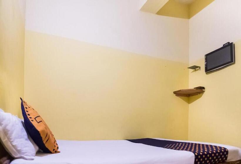 בית מלון כפרי Oyo Flagship The Residence Inn