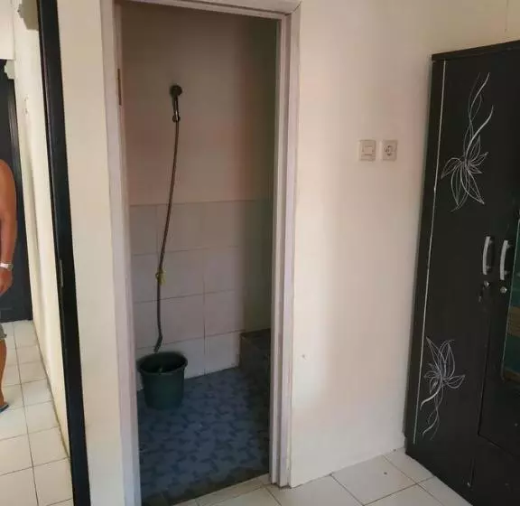 Hotelli Oyo Life 1875 Merah Putih Syariah