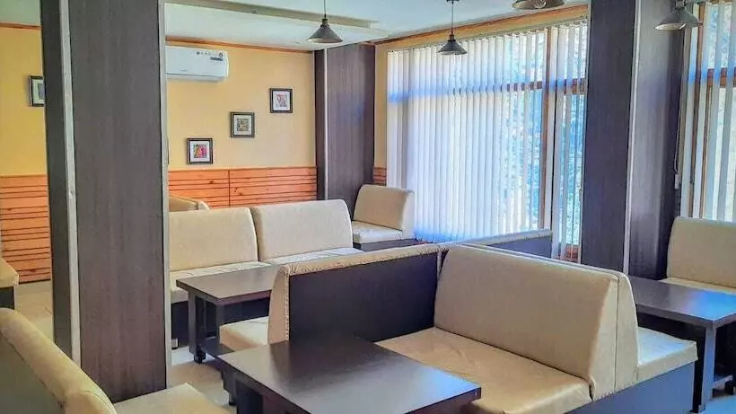 Mahesh Hotel & Restaurant