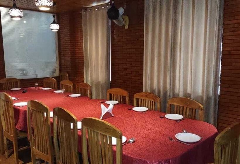 Mahesh Hotel & Restaurant