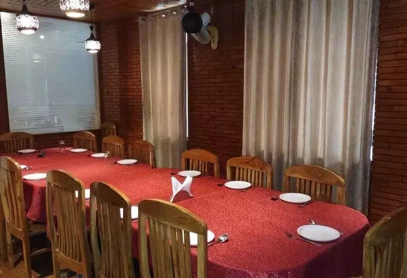 Mahesh Hotel & Restaurant