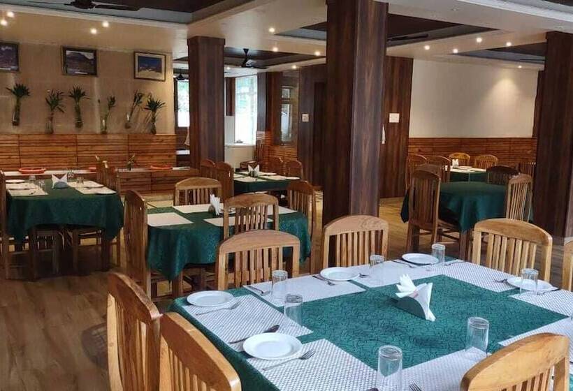 Mahesh Hotel & Restaurant