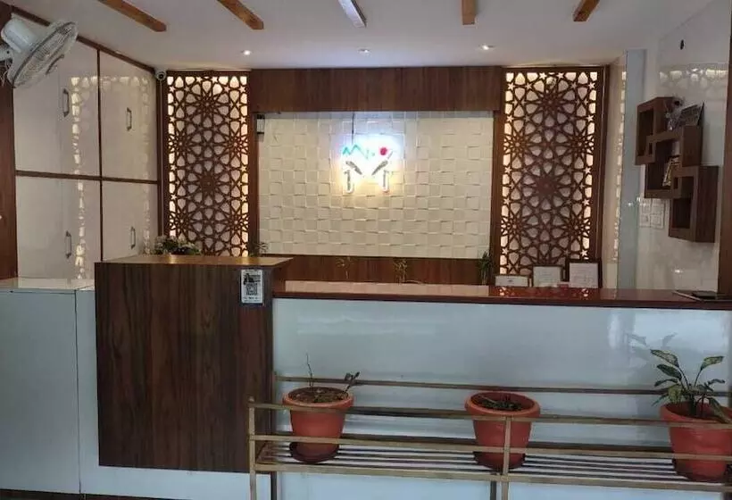Mahesh Hotel & Restaurant