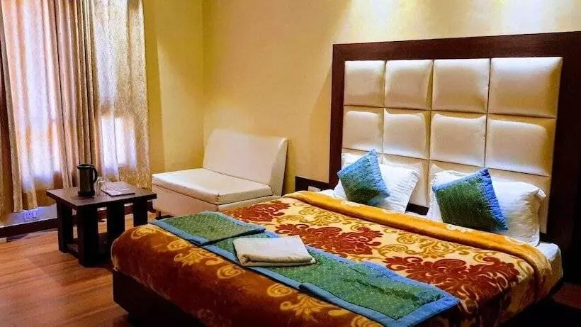 Mahesh Hotel & Restaurant