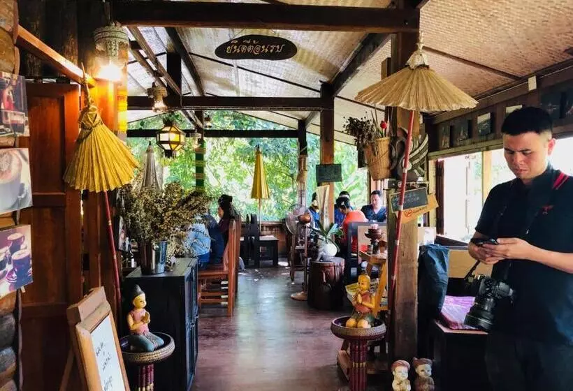 Majatalo Ban Kaew Mo Ra Glamping & Restaurant