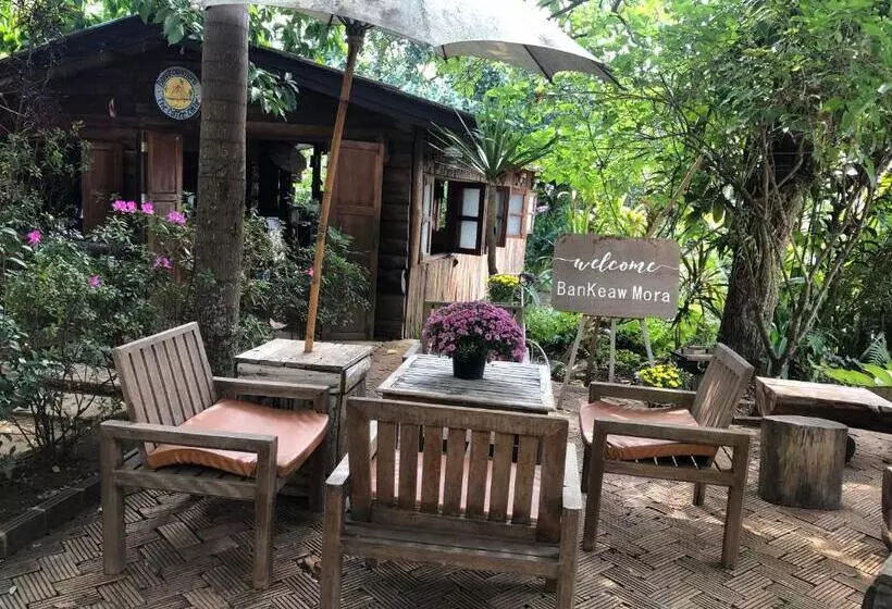 Majatalo Ban Kaew Mo Ra Glamping & Restaurant