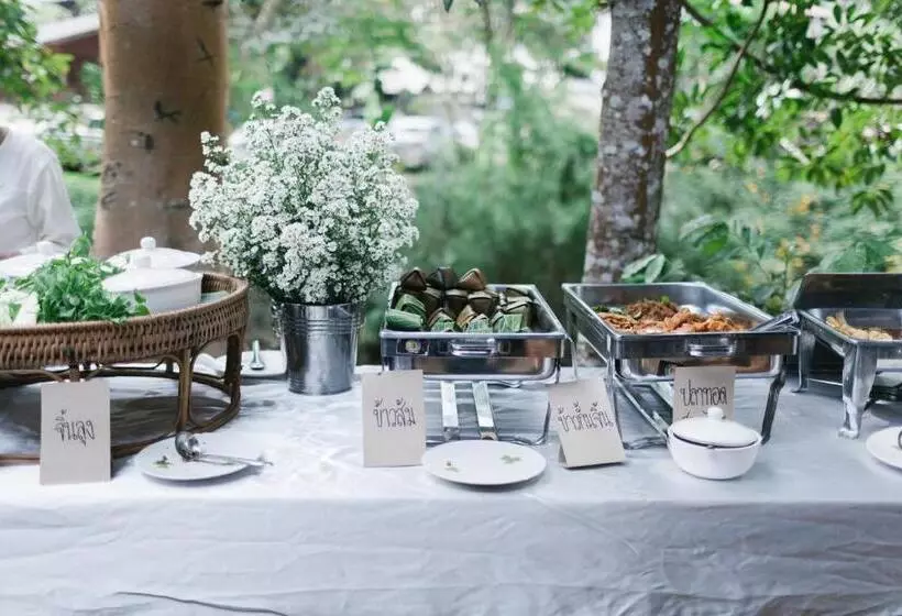 Majatalo Ban Kaew Mo Ra Glamping & Restaurant