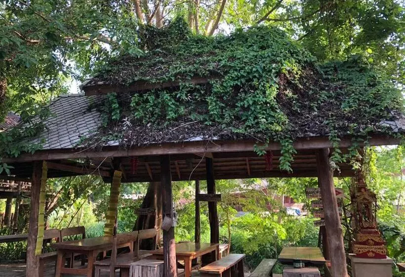 Majatalo Ban Kaew Mo Ra Glamping & Restaurant