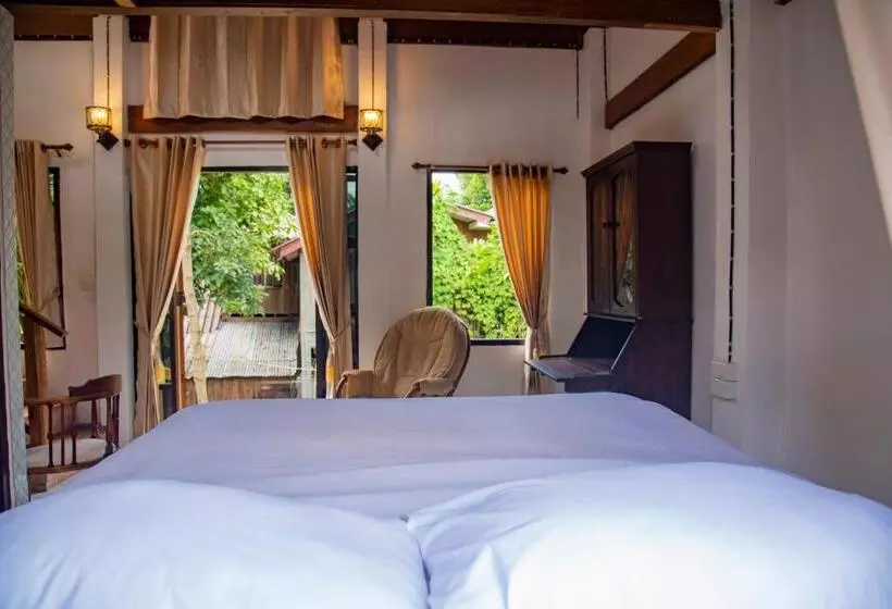 Majatalo Ban Kaew Mo Ra Glamping & Restaurant