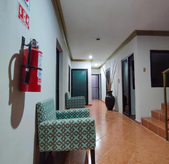 펜션 Hostal Ixchel   Wifi, Hot Water, Ac, In Valladolid Downtown