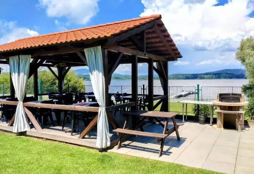 Majatalo Penzion Malé Lipno