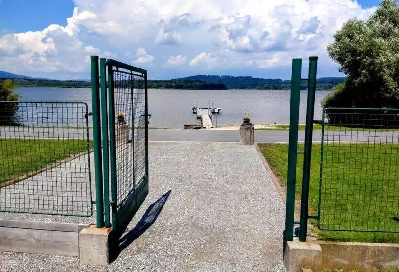 Majatalo Penzion Malé Lipno