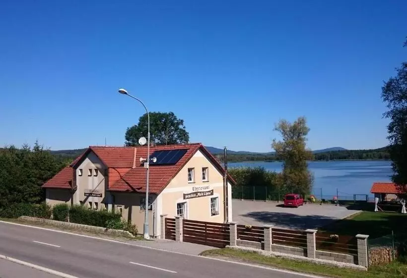 Majatalo Penzion Malé Lipno