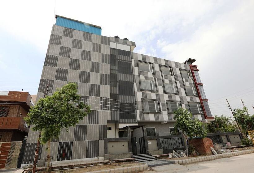 호텔 Super Townhouse Oak Sector 116 Noida