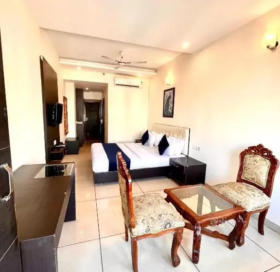 ホテル Jb Residency Zirakpur !! Top Rated & Most Awarded Property In Zirakpur