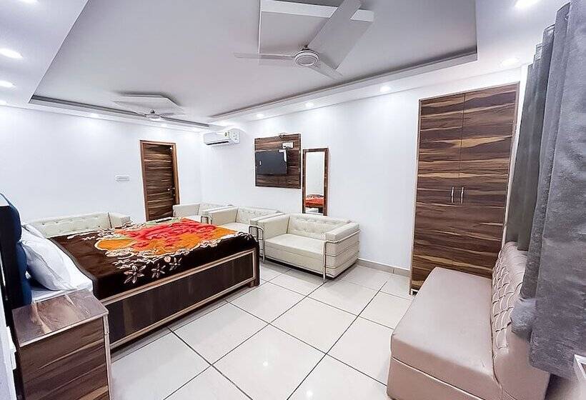 Hotel Roomshala 087 Green High