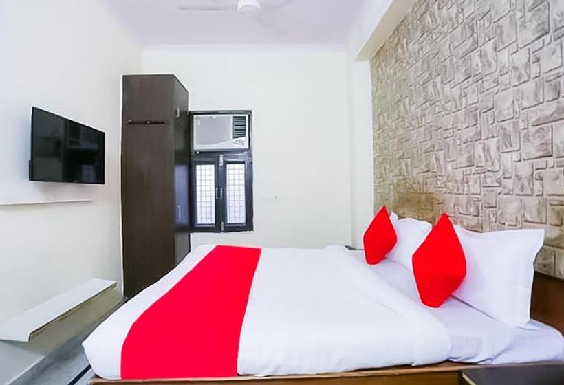 Hotel Roomshala 087 Green High