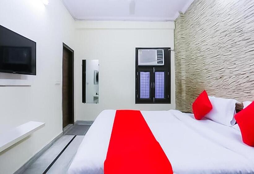 Hotel Roomshala 087 Green High