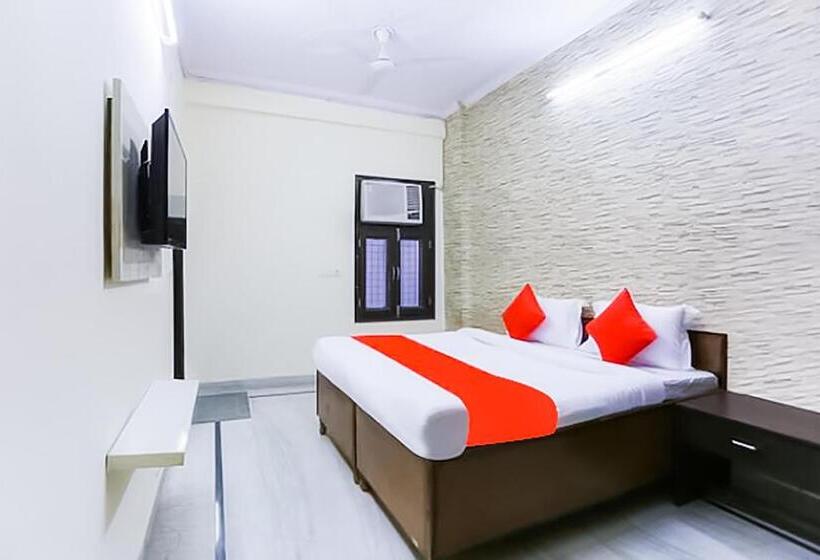 Hotel Roomshala 087 Green High