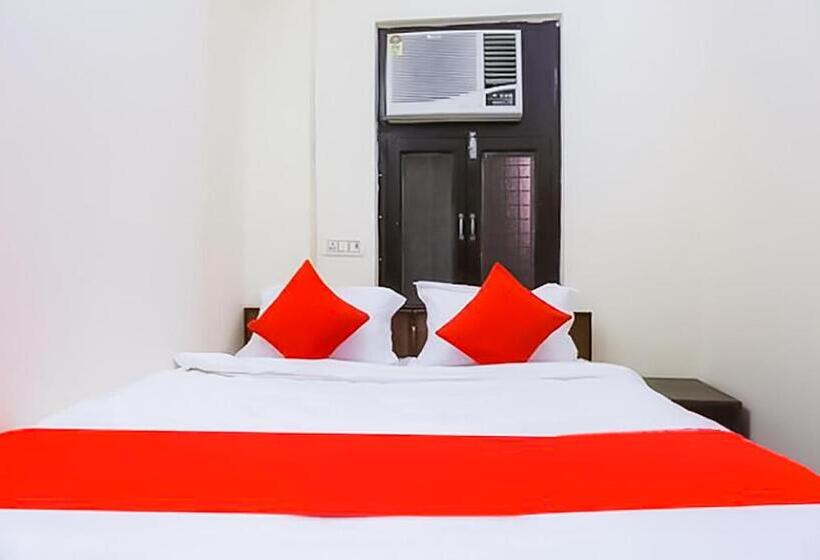 Hotel Roomshala 087 Green High