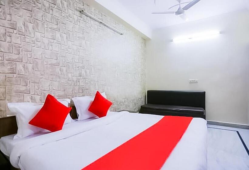 Hotel Roomshala 087 Green High