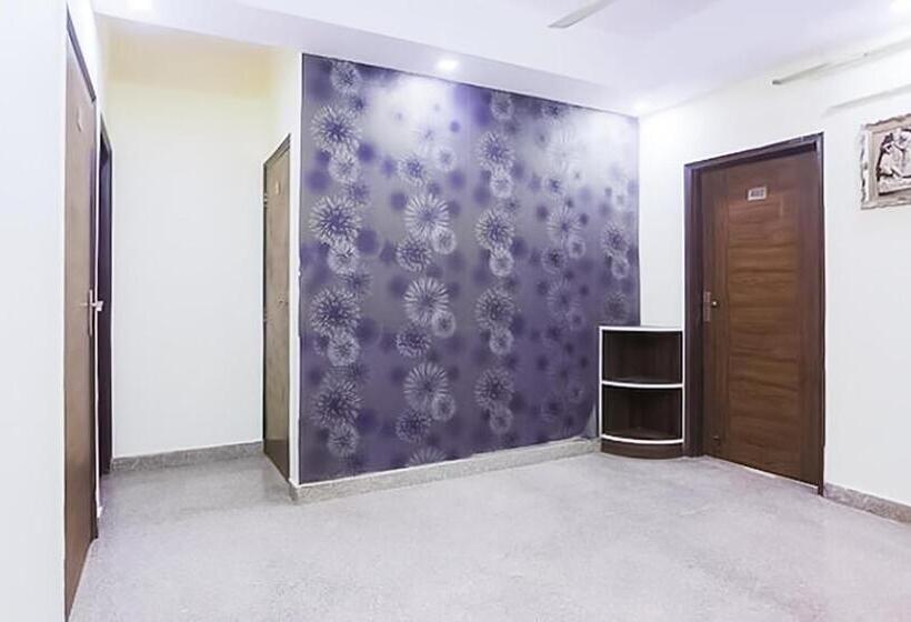 Hotel Roomshala 087 Green High