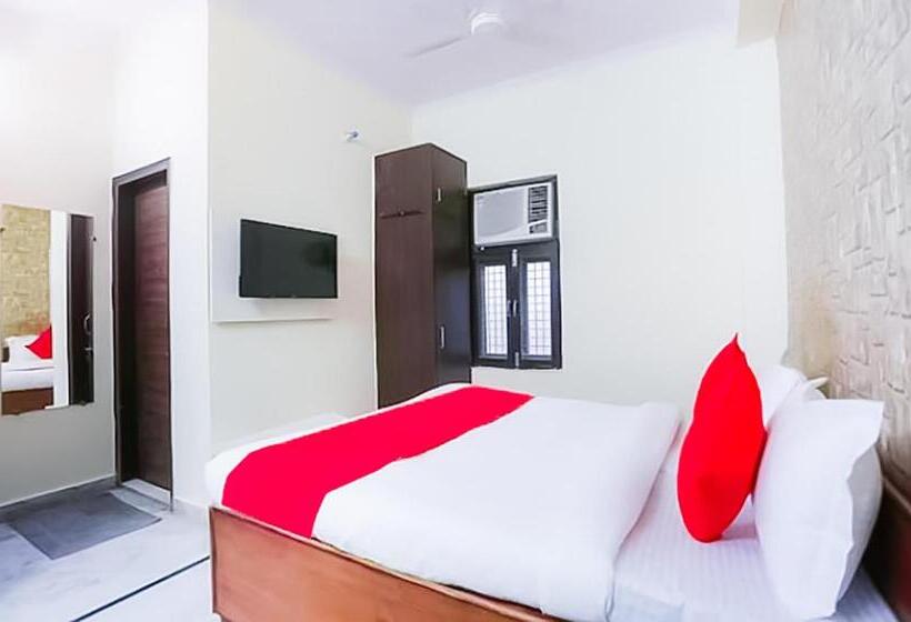 Hotel Roomshala 087 Green High