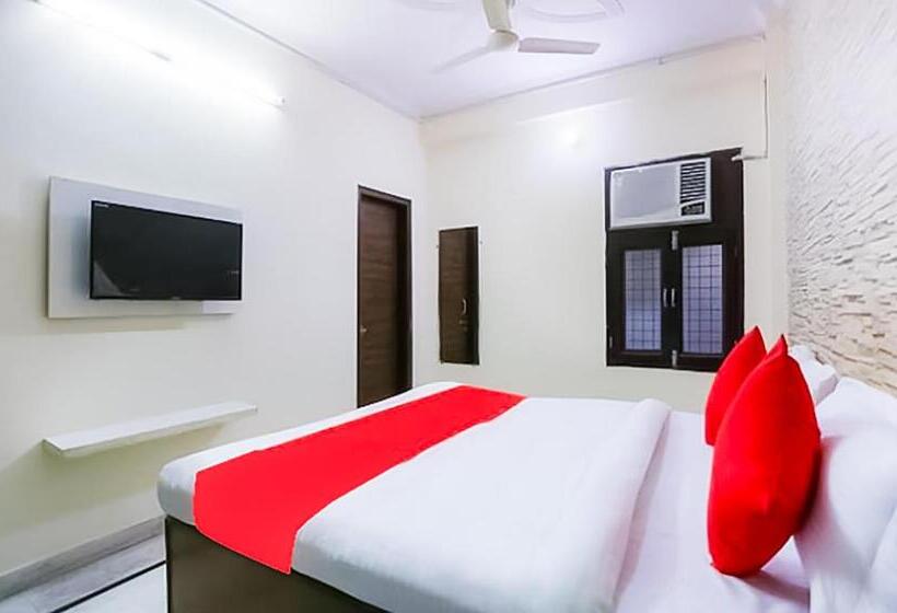 Hotel Roomshala 087 Green High