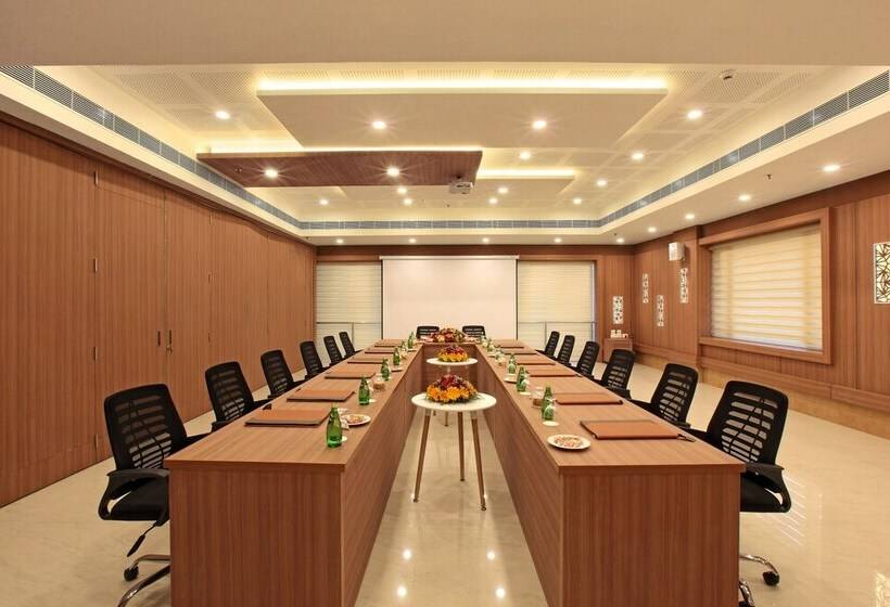 בית מלון כפרי Tribute Royale