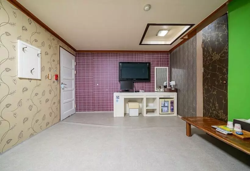 Motel Cheolwon Shell